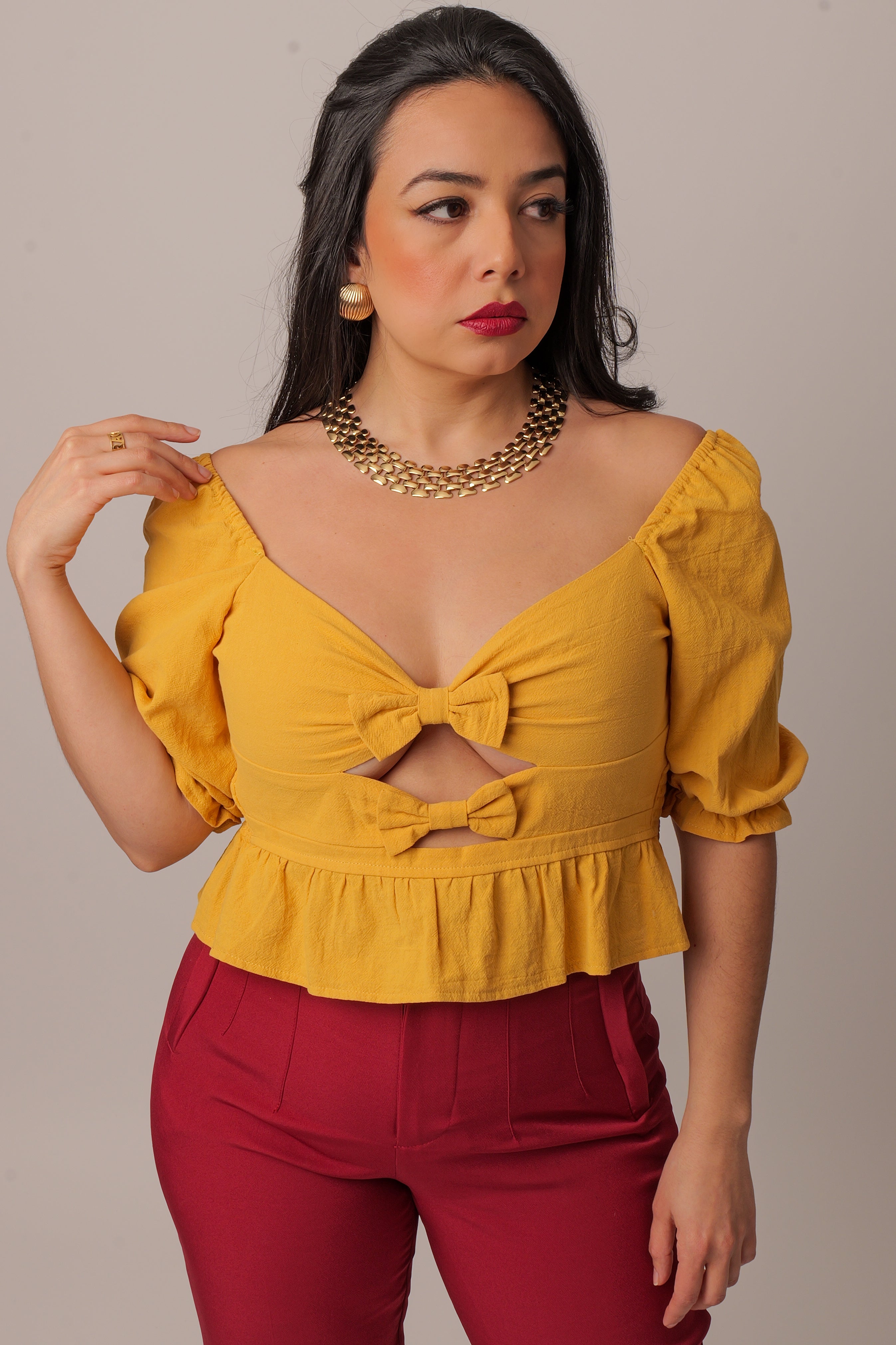 Cut-out Bowknot Décor top
